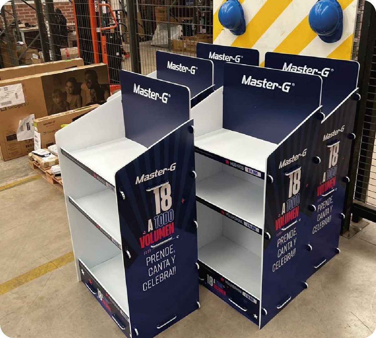 Exhibidores Master-G fabricados por AURO