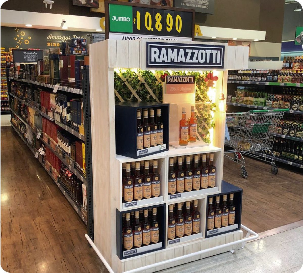 Exhibidor Ramazzotti en supermercado