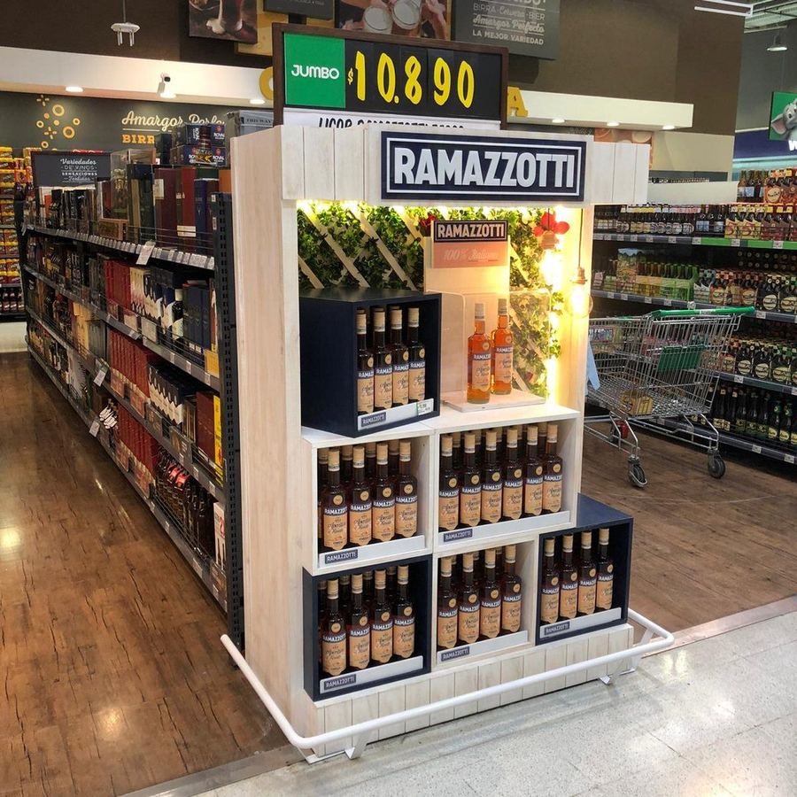Exhibidor de campaña en supermercado